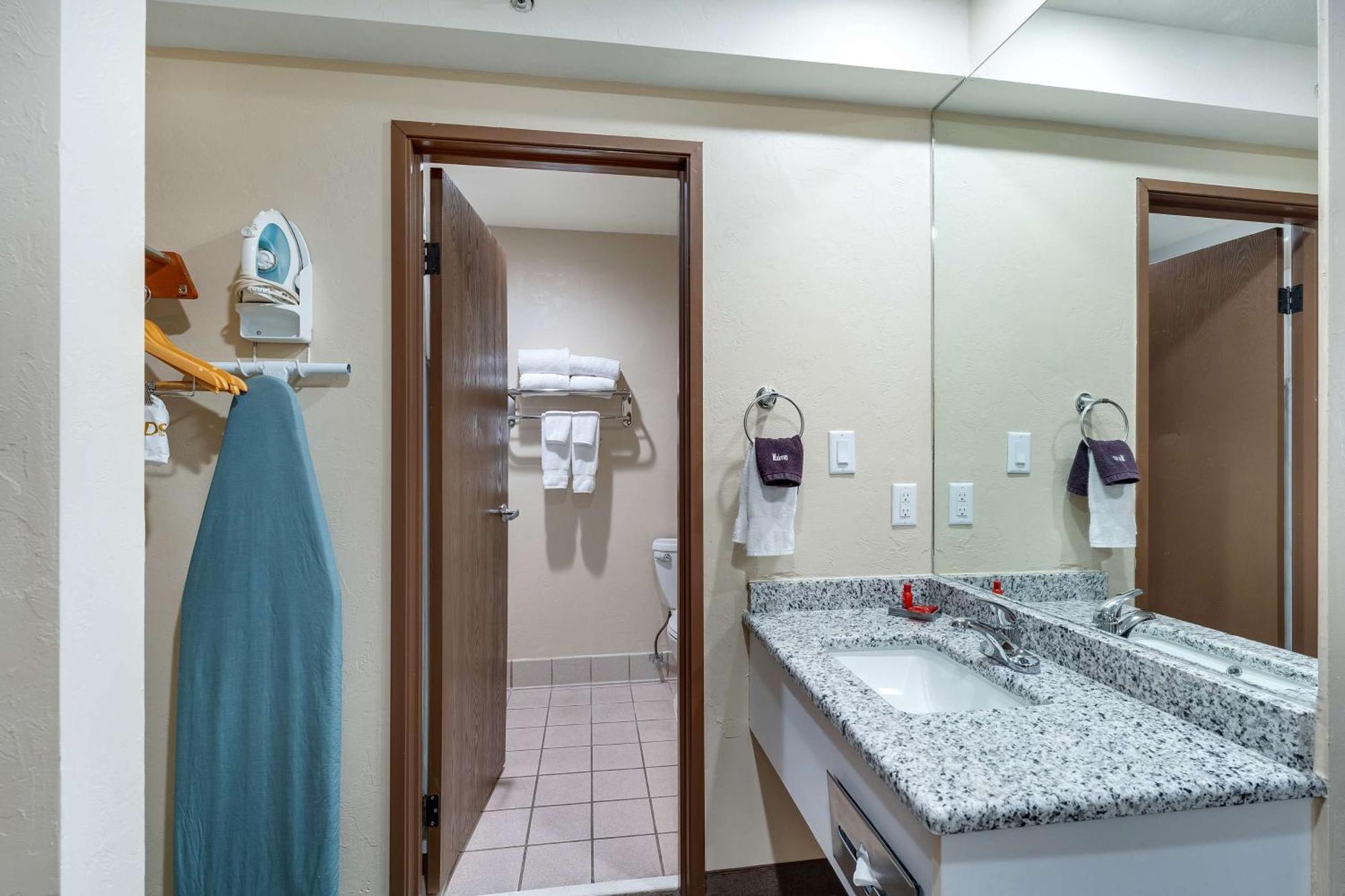 Surestay Plus Hotel By Best Western Price Exteriör bild